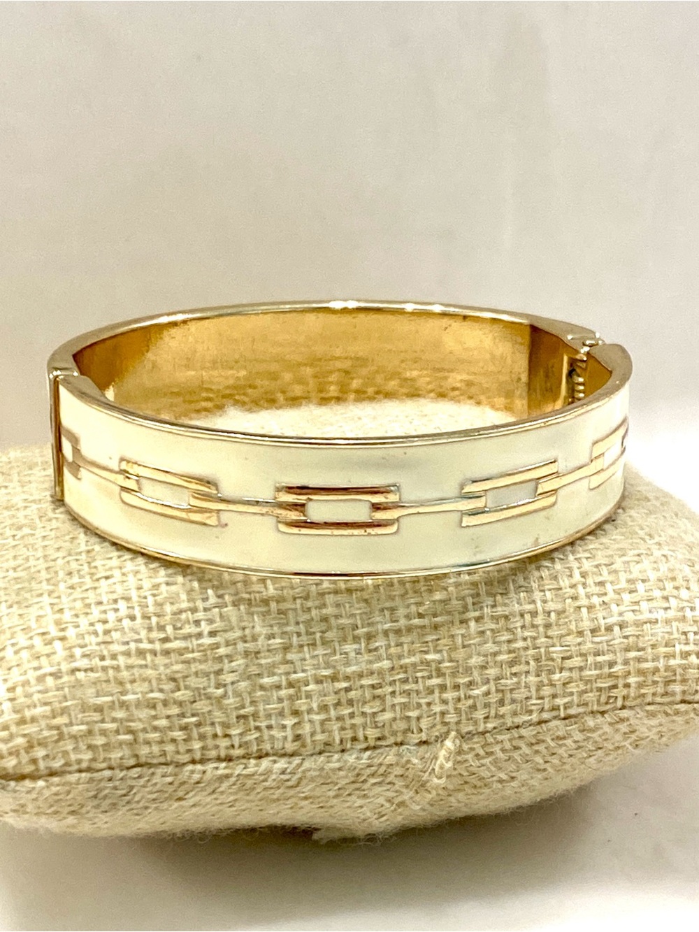Vintage Cream Enamel Chain Link Hinged Bangle Cuff Bracelet Gold Tone